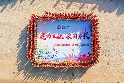 在教室里揉老师的胸动态图