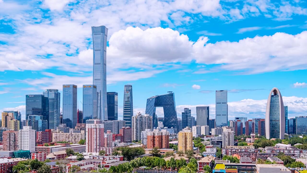 在教室里揉老师的胸动态图