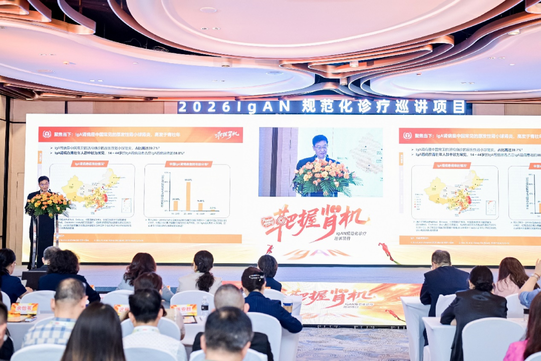 在教室里揉老师的胸动态图