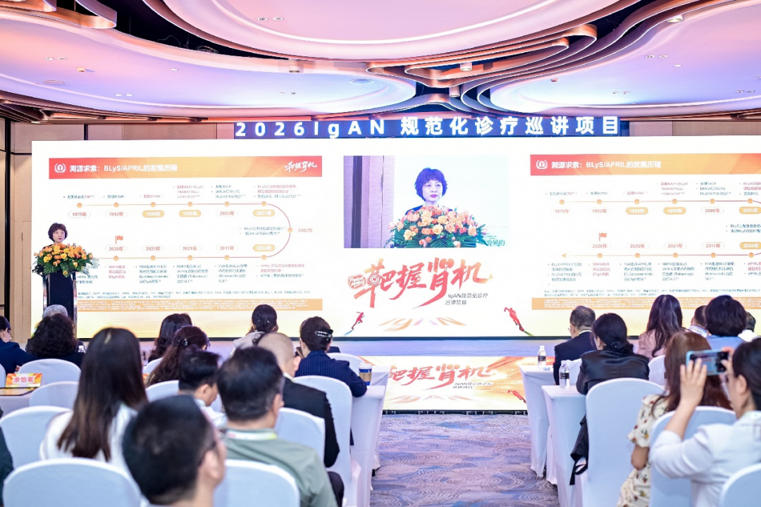 在教室里揉老师的胸动态图