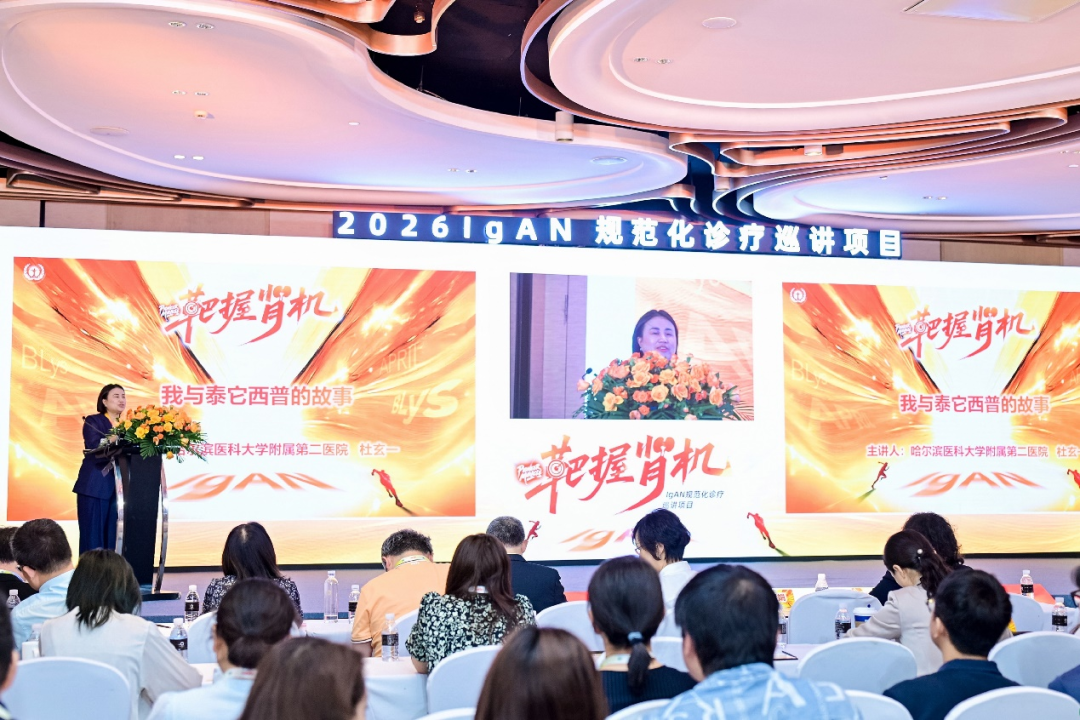 在教室里揉老师的胸动态图