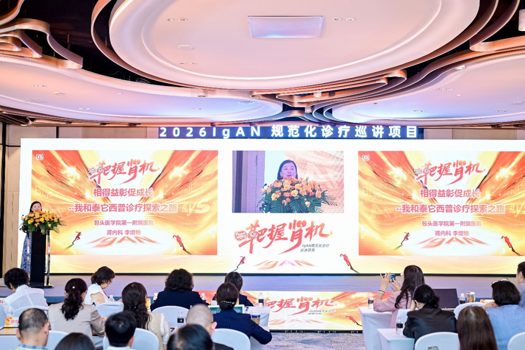 在教室里揉老师的胸动态图