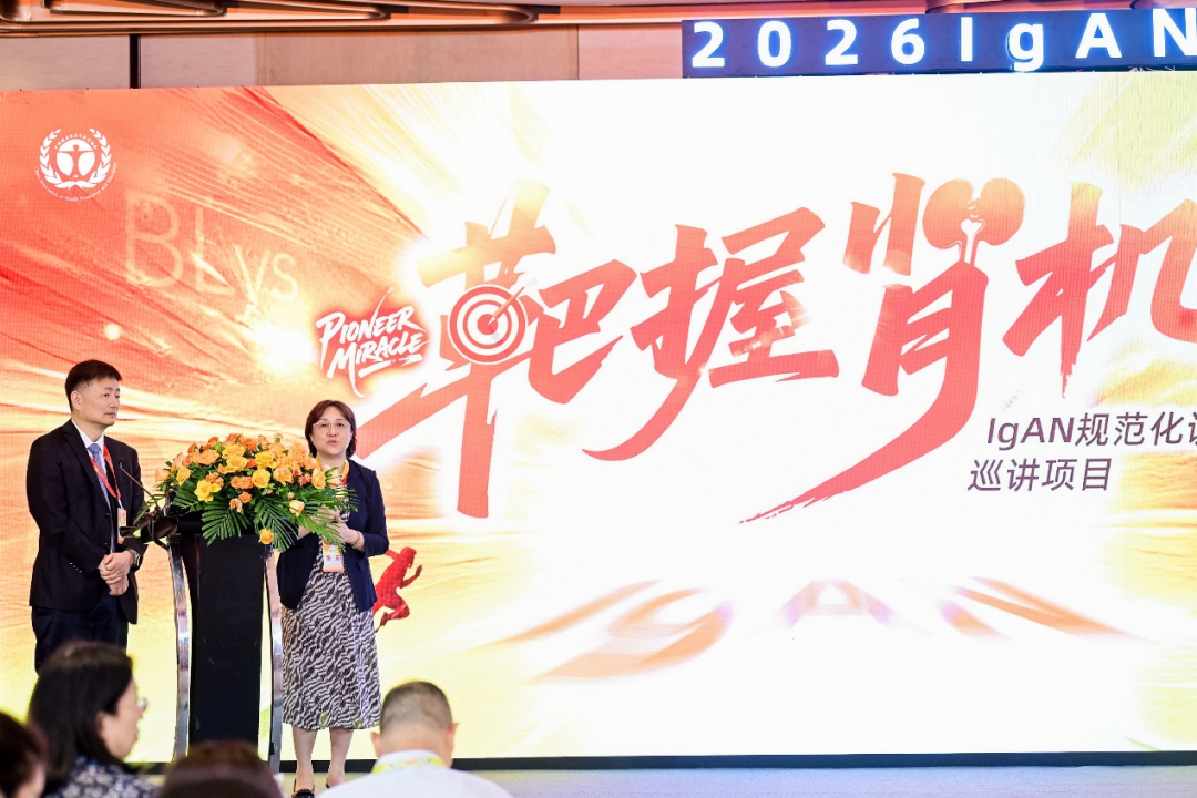 在教室里揉老师的胸动态图