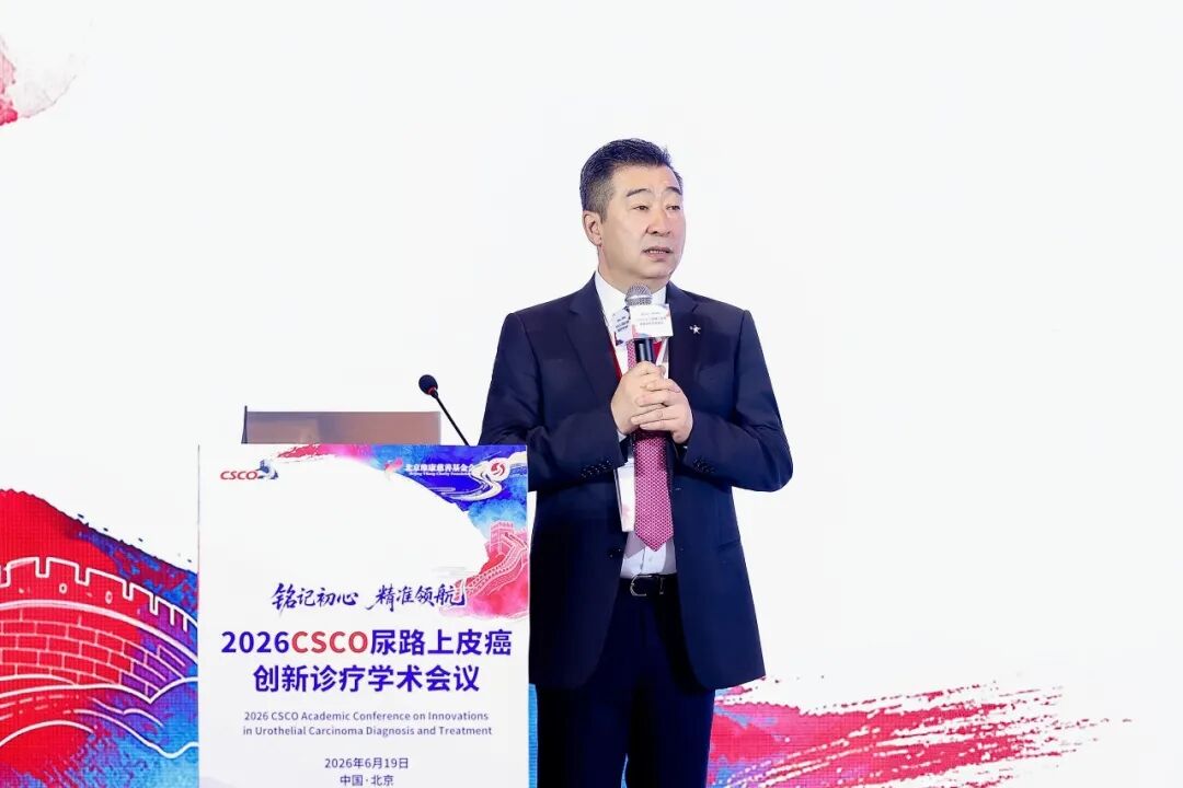 在教室里揉老师的胸动态图