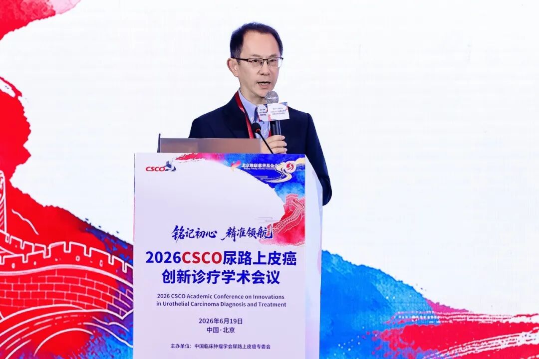 在教室里揉老师的胸动态图
