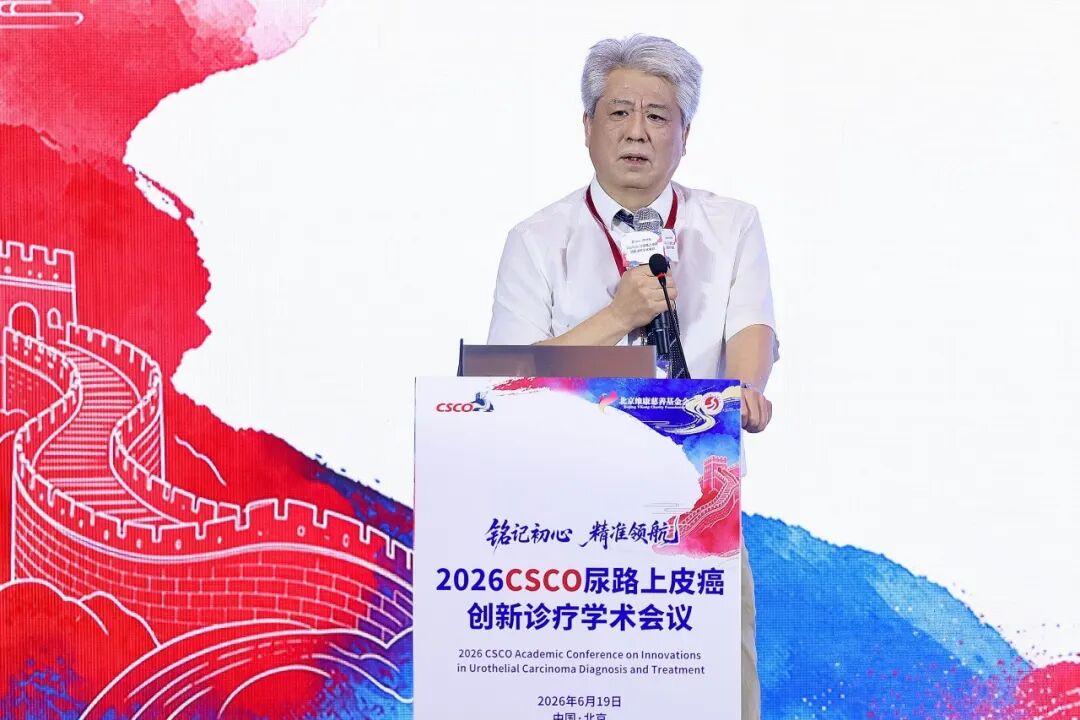 在教室里揉老师的胸动态图