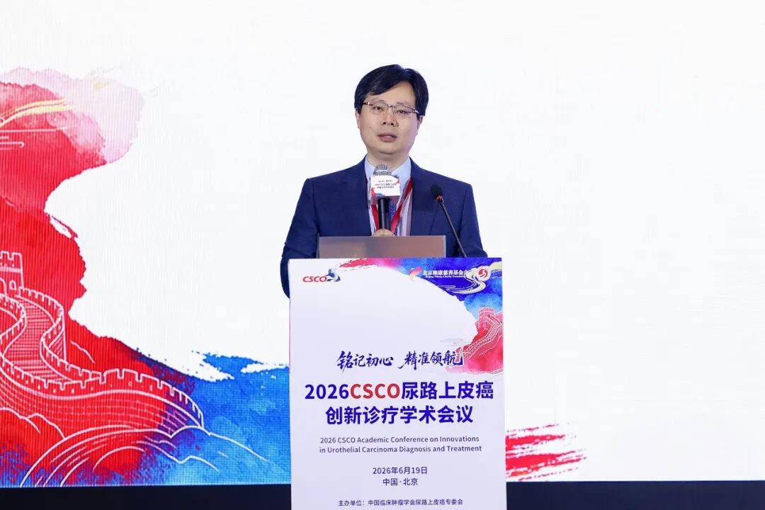 在教室里揉老师的胸动态图