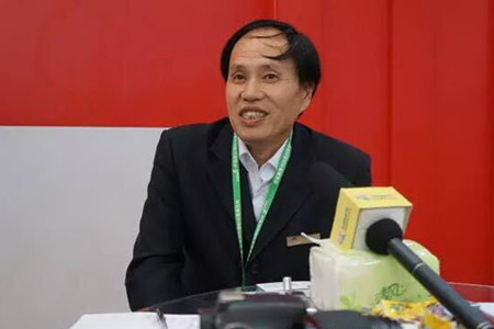 在教室里揉老师的胸动态图