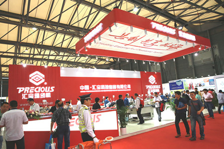 在教室里揉老师的胸动态图