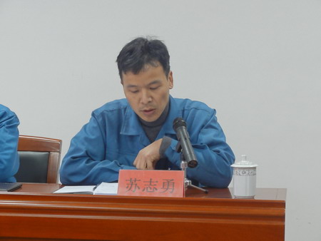 在教室里揉老师的胸动态图