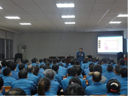 在教室里揉老师的胸动态图