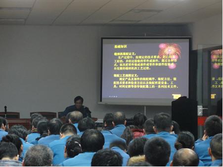 在教室里揉老师的胸动态图