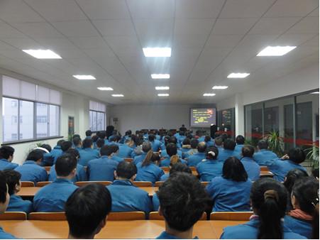 在教室里揉老师的胸动态图