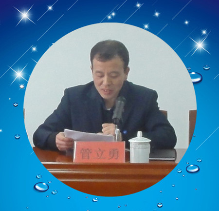 在教室里揉老师的胸动态图