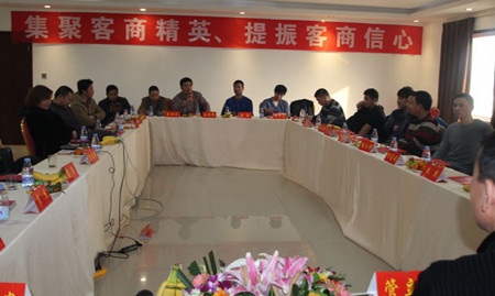 在教室里揉老师的胸动态图