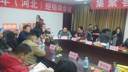 在教室里揉老师的胸动态图