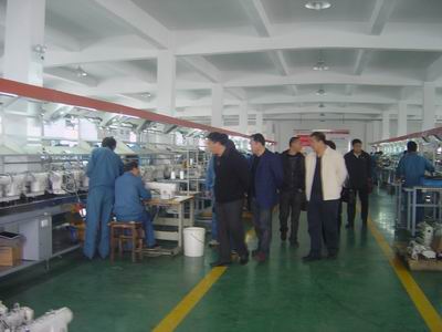 在教室里揉老师的胸动态图