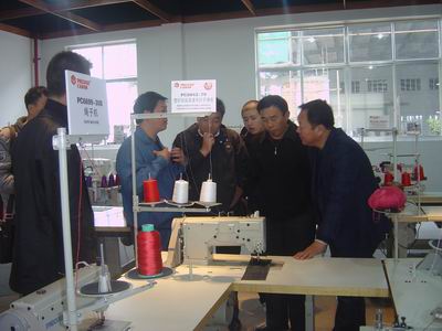 在教室里揉老师的胸动态图