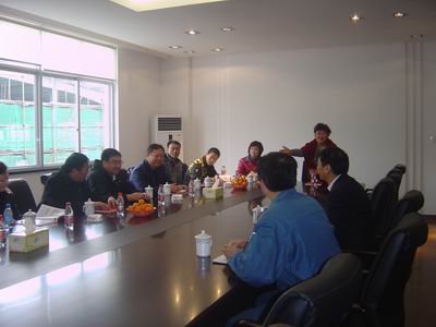 在教室里揉老师的胸动态图