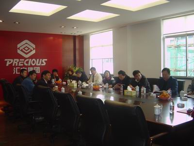 在教室里揉老师的胸动态图