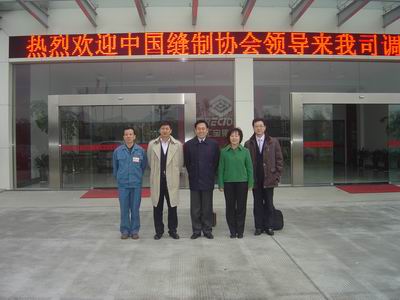 在教室里揉老师的胸动态图