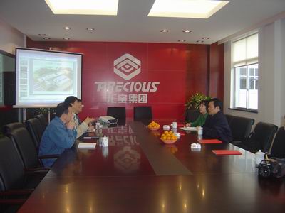 在教室里揉老师的胸动态图