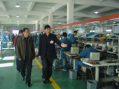 在教室里揉老师的胸动态图