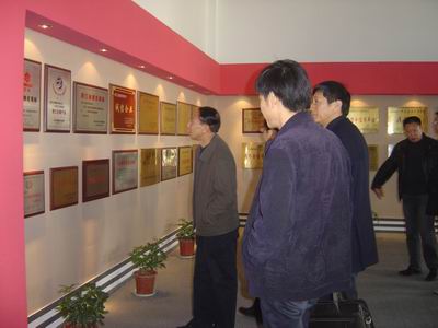 在教室里揉老师的胸动态图