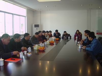 在教室里揉老师的胸动态图