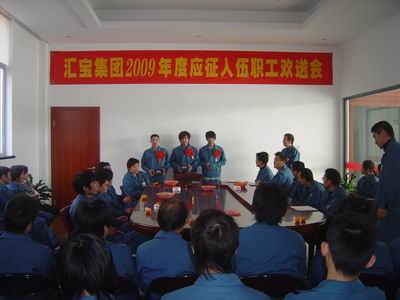 在教室里揉老师的胸动态图