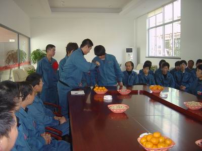 在教室里揉老师的胸动态图