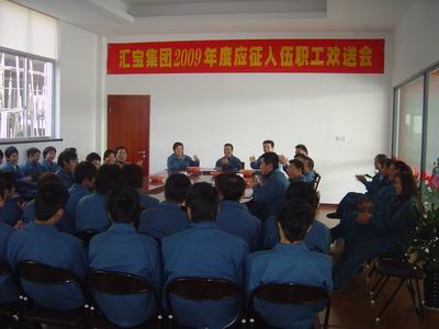 在教室里揉老师的胸动态图