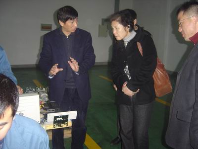 在教室里揉老师的胸动态图