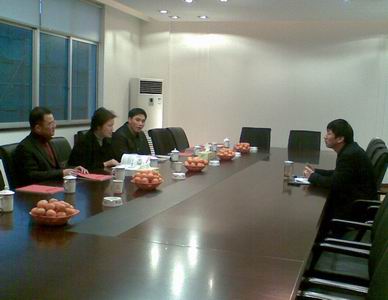 在教室里揉老师的胸动态图