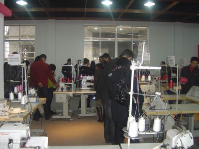 在教室里揉老师的胸动态图