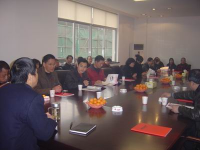 在教室里揉老师的胸动态图